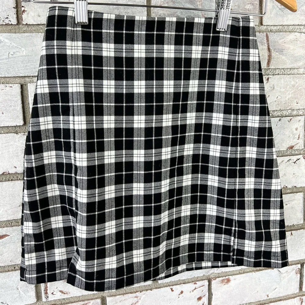 Brandy Melville | Black and White Plaid Mini Skirt - Picture 2 of 9